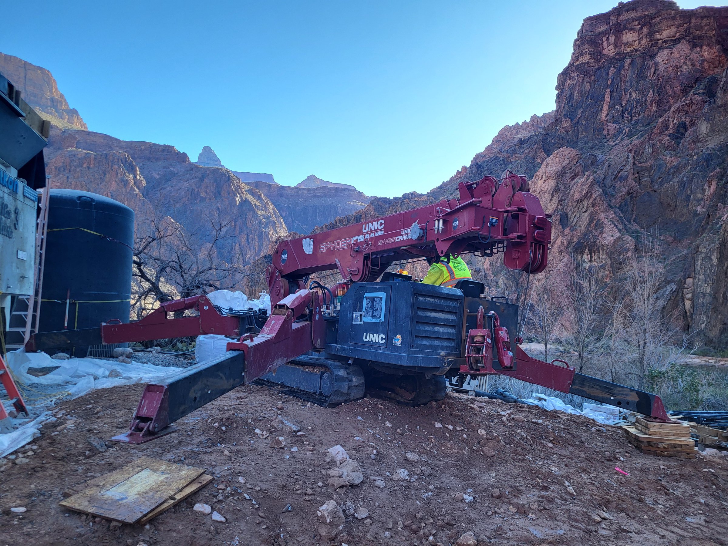 SPYDERCRANE mini crane on outdoor terrain