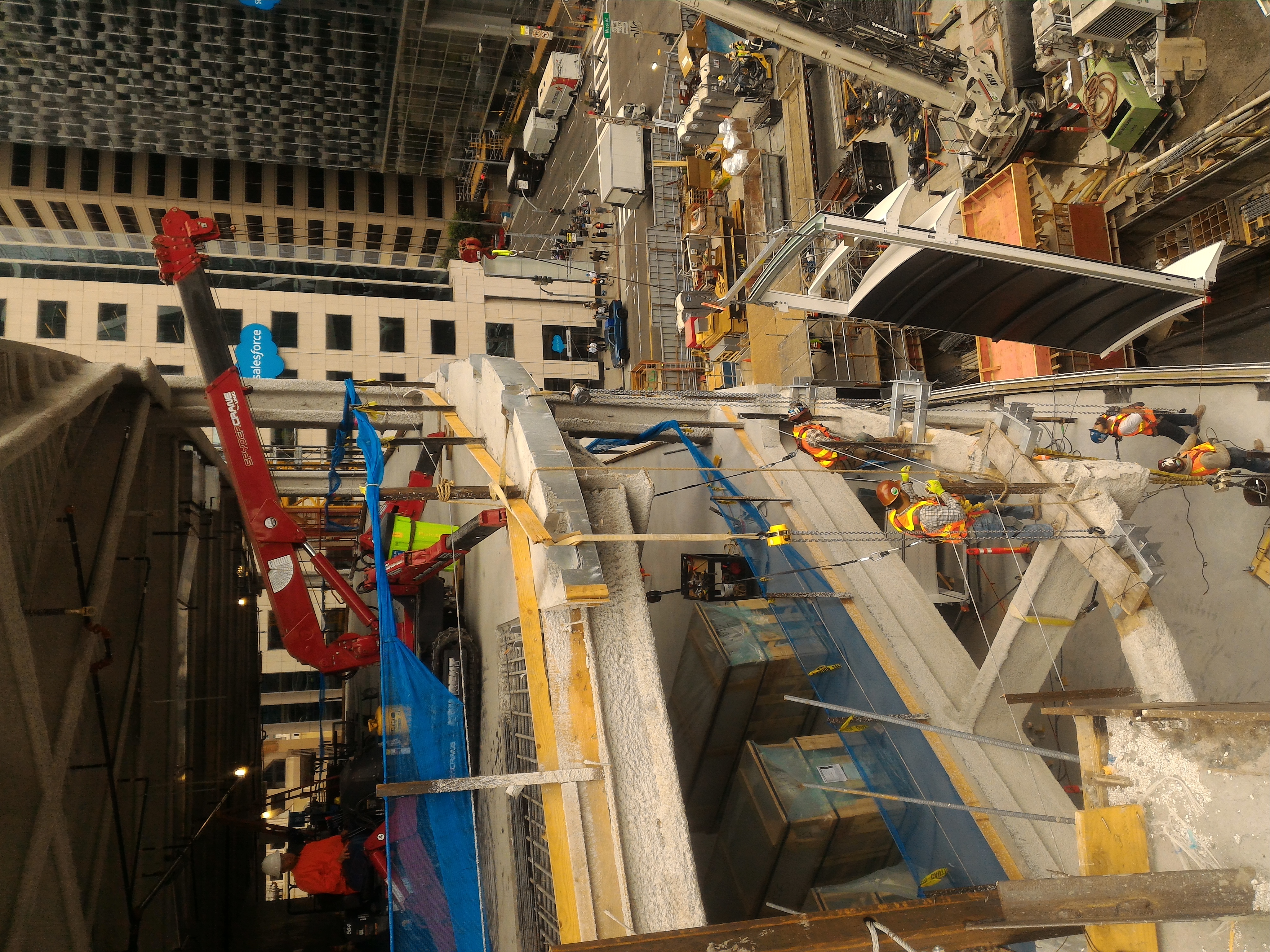 SPYDERCRANE mini crawler crane lifting