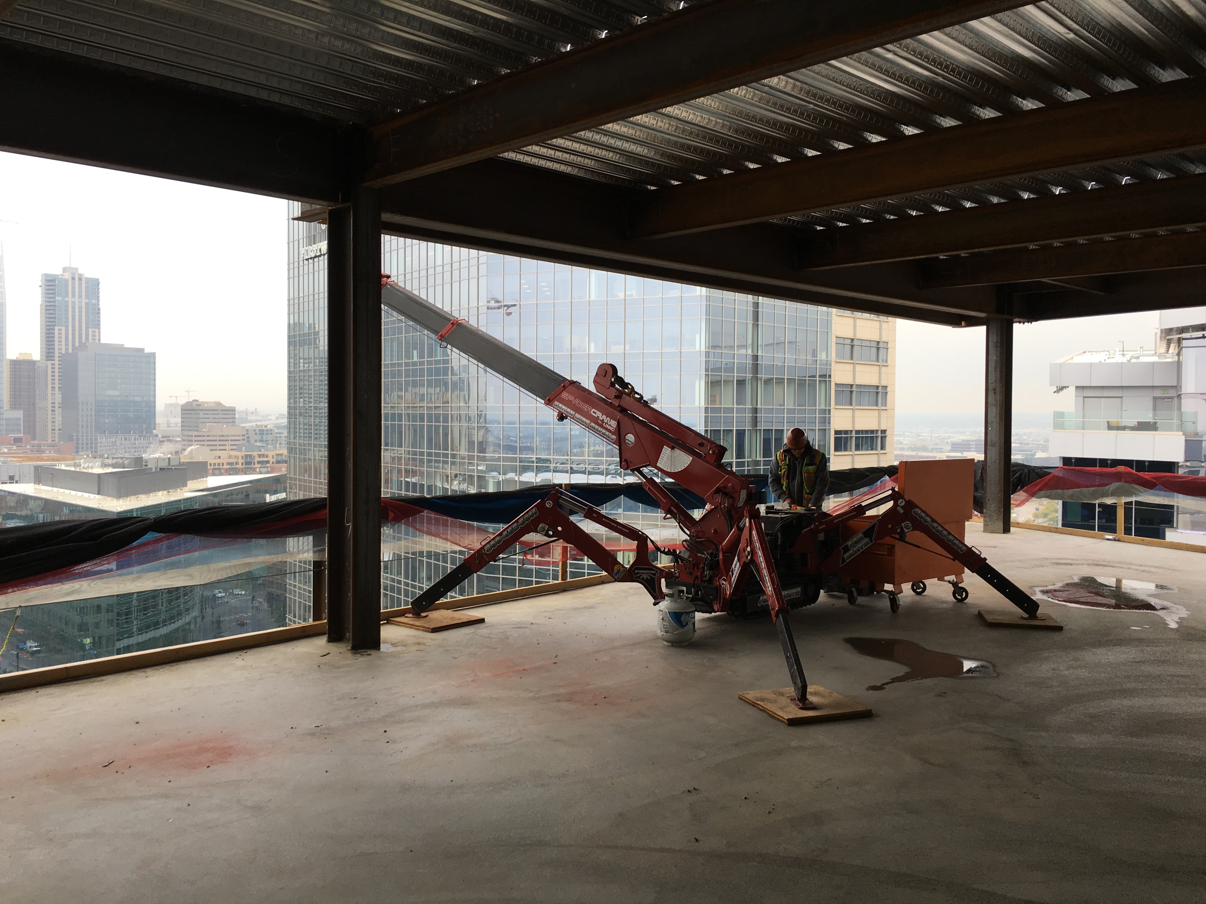 SPYDERCRANE mini crane lifting materials
